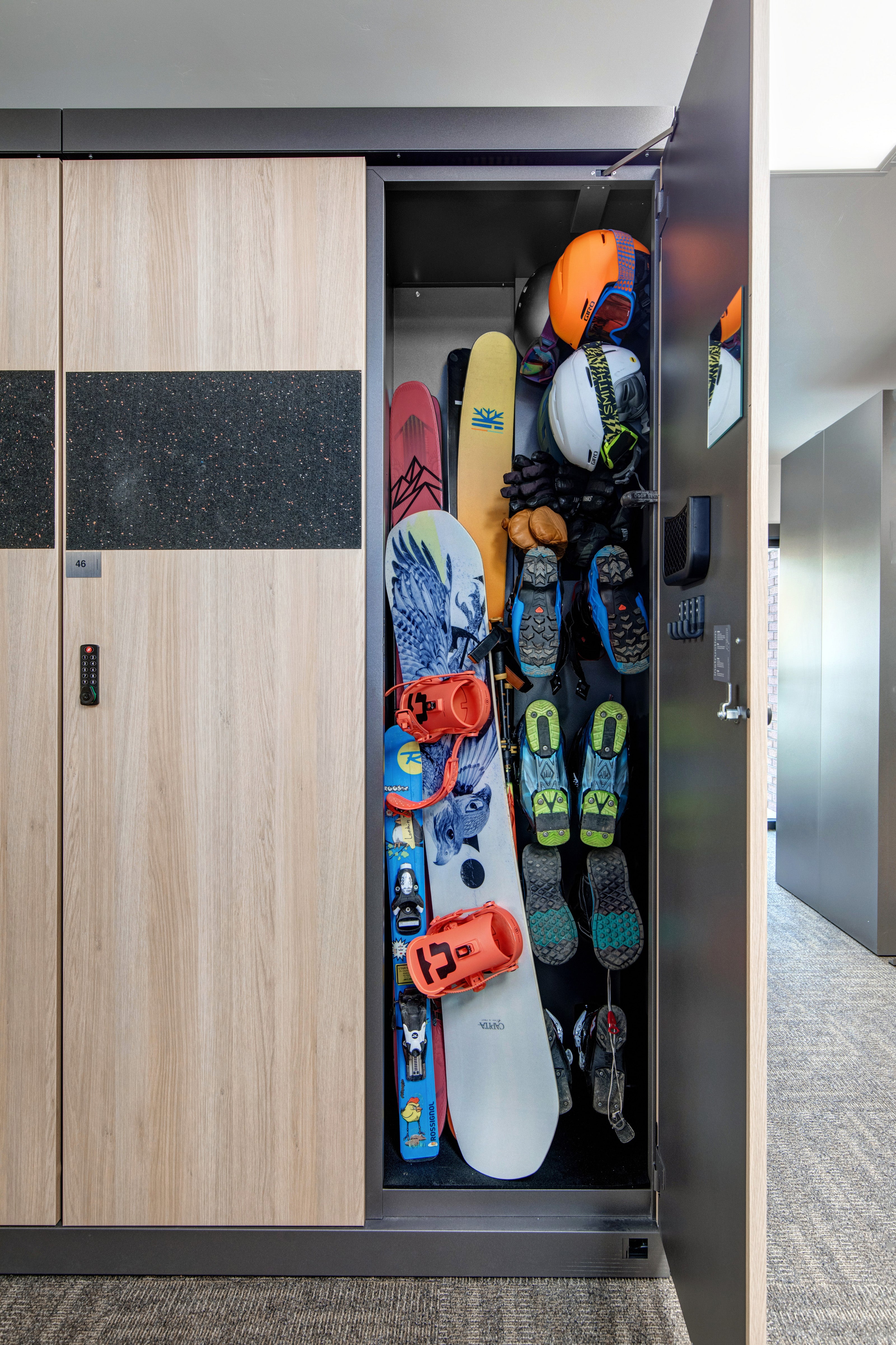 4 Person Locker